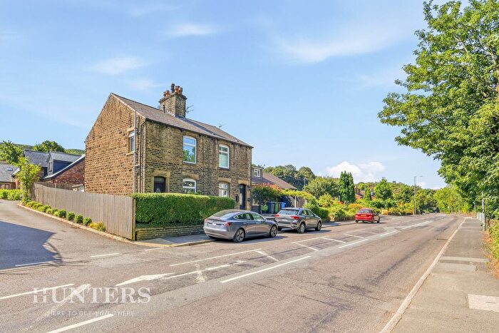 2 Bedroom Semi-Detached House For Sale In Manchester Road, Greenfield, Oldham, OL3
