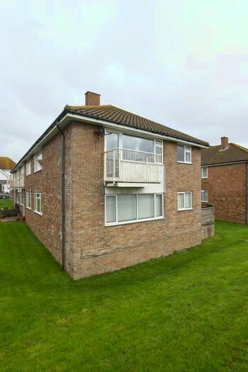 2 Bedroom Flat To Rent In Seacliffe, South Coast Road, Peacehaven, BN10