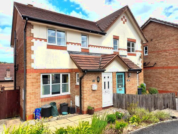 3 Bedroom Semi-Detached House For Sale In Manor View, Par, PL24