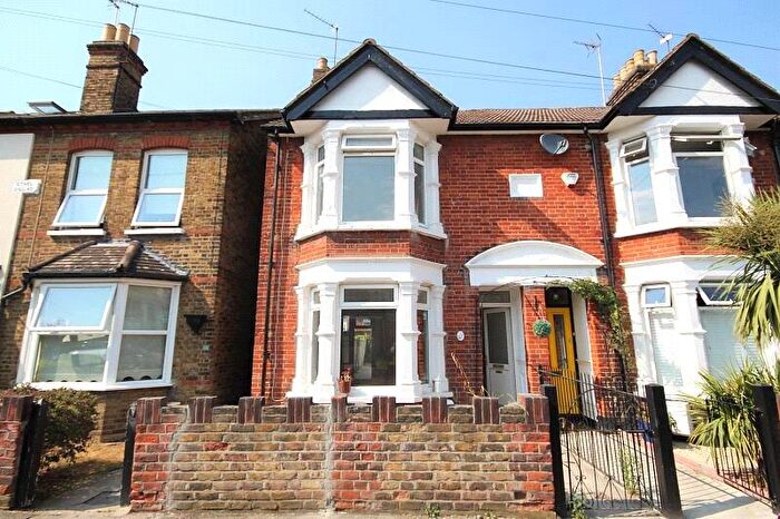 3 Bedroom Semi-Detached House To Rent In Vine Street, Romford, RM7