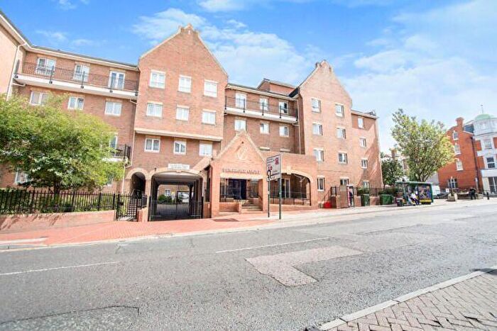 1 Bedroom Flat For Sale In Flat, Pembroke Court, High Street, Chatham, ME4