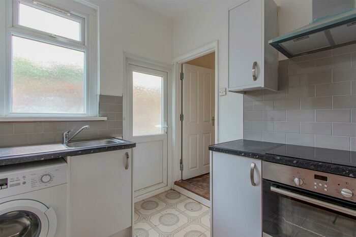 5 Bedroom Private Hall To Rent In Mackintosh Place, Roath, CF24