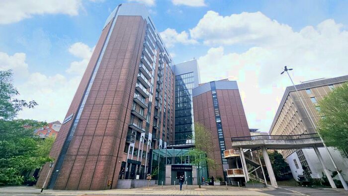 2 Bedroom Apartment To Rent In Number One Bristol, Lewins Mead, BS1