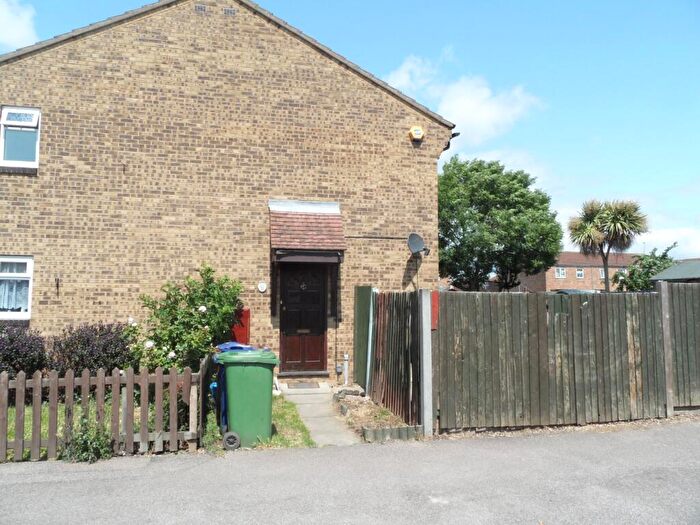 1 Bedroom End Of Terrace House For Sale In Kipling Avenue, Tilbury, Essex, RM18