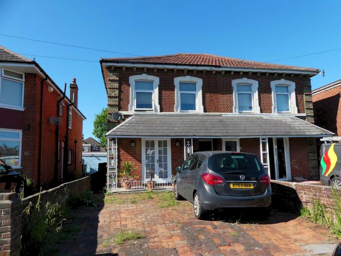 2 Bedroom Apartment To Rent In Alexandra Road, Southampton, SO15