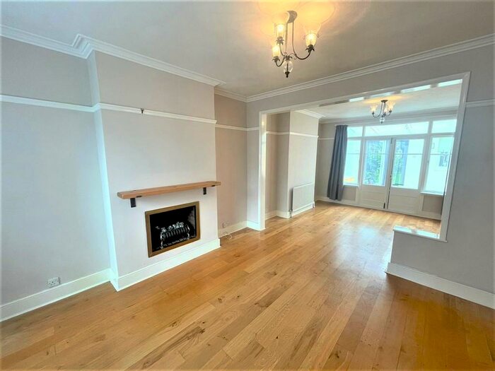 3 Bedroom Terraced House To Rent In Cherrydown Avenue, Chingford, E4