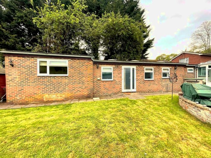 1 Bedroom Flat To Rent In Valebridge Road, Burgess Hill, RH15