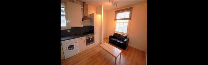 1 Bedroom Flat To Rent In High Road, Ballards Lane, N12