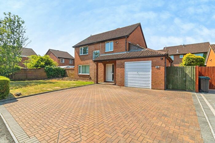 4 Bedroom Detached House For Sale In Summerhayes, Great Linford, Milton Keynes, Buckinghamshire, MK14