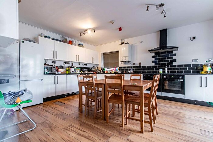 8 Bedroom Flat To Rent In Mansfield Road, Nottingham, NG1