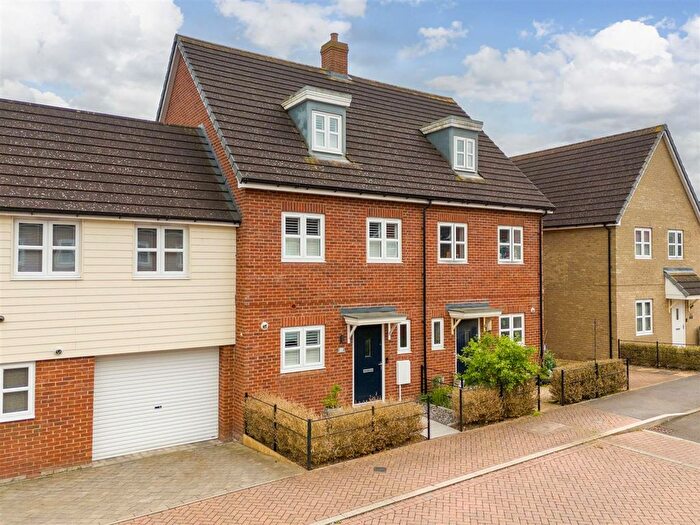 3 Bedroom Terraced House For Sale In Grieve Road, Aylesbury, HP18