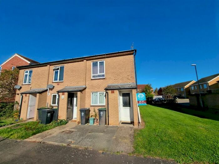 2 Bedroom Terraced House To Rent In Sycamore Close, Rushden, Northants, NN10