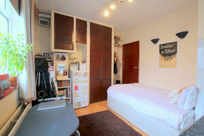 Studio To Rent In Putney Bridge Road, Wandsworth, SW18