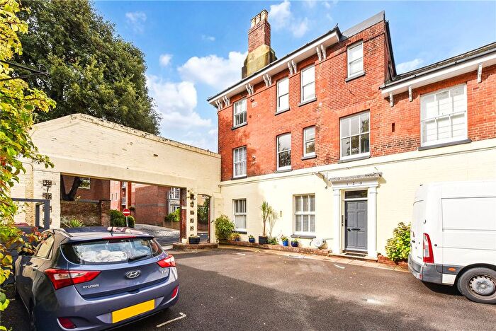 3 Bedroom Flat For Sale In East Row Mews, Little London, Chichester, PO19
