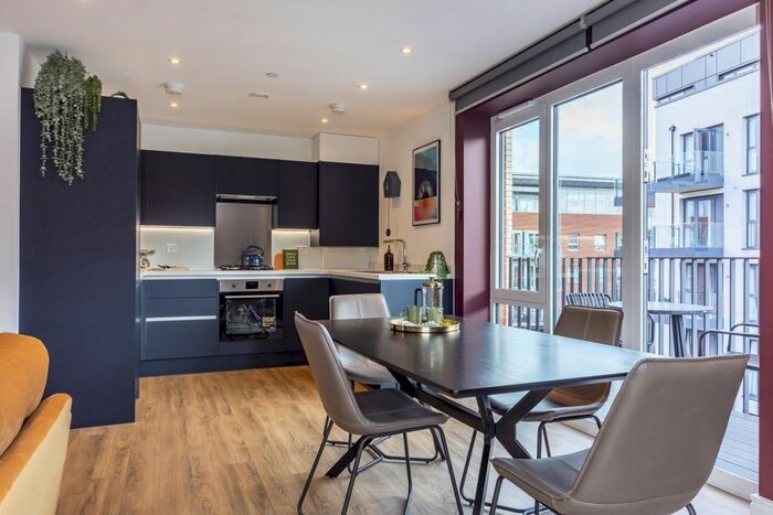 2 Bedroom Flat To Rent In Desborough Road, High Wycombe, HP11