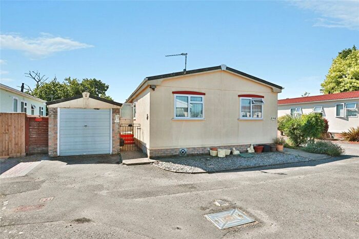2 Bedroom Detached House For Sale In Lumby Drive Mobile Home Park, Hampshire, BH24