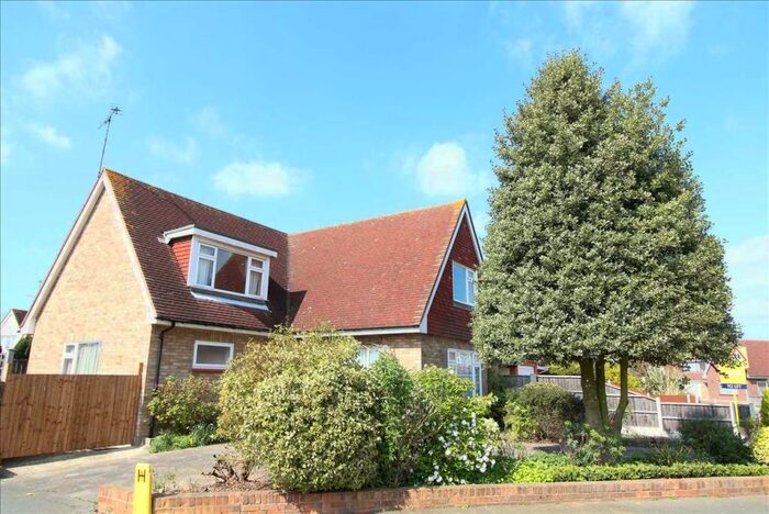4 Bedroom Detached House To Rent In Thorpe Bay, SS1