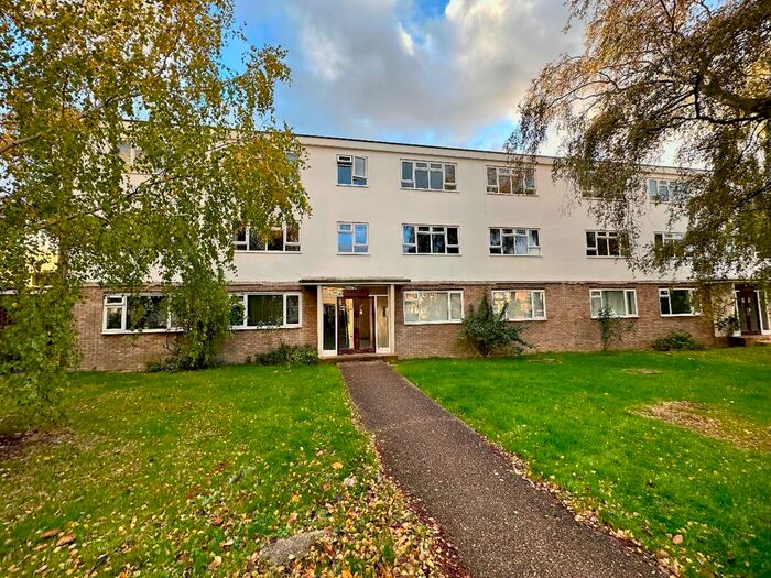 2 Bedroom Flat To Rent In Sackville Crescent, Harold Wood, Romford, RM3