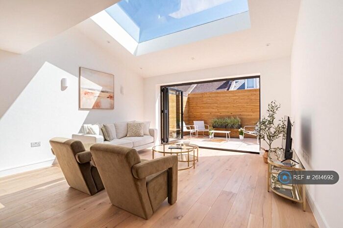 4 Bedroom Detached House To Rent In Hythe Road, Brighton, BN1