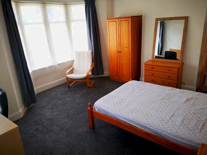 5 Bedroom House To Rent In Summerfield Avenue, Heath, Cardiff, CF14