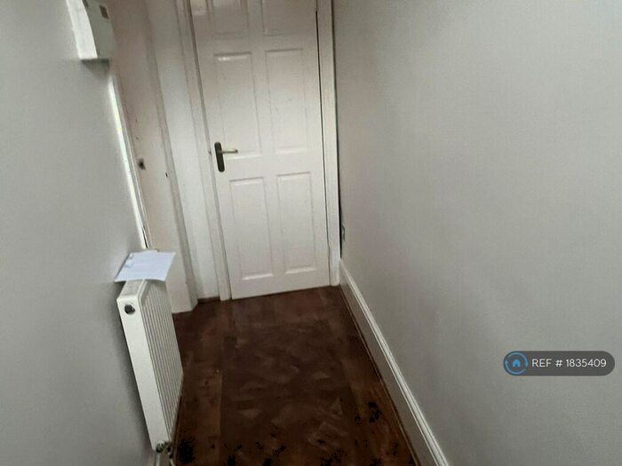 2 Bedroom Terraced House To Rent In Manchester, Manchester, M40