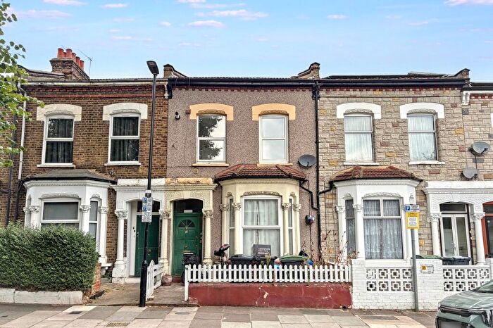 2 Bedroom Flat For Sale In B The Avenue, Tottenham, London, N17