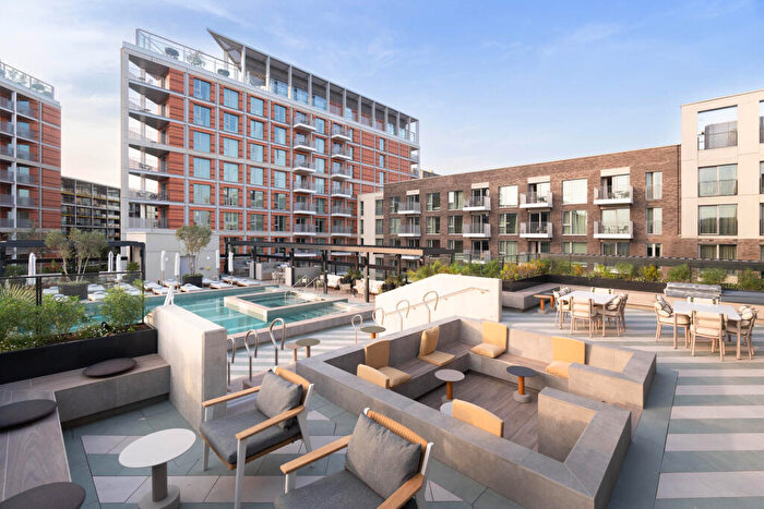 1 Bedroom Flat To Rent In Bloom East, Nine Elms Ln, Nine Elms, London, SW11