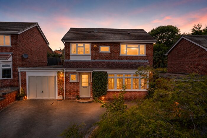 4 Bedroom Detached House For Sale In Healey Close, Rugby, CV21