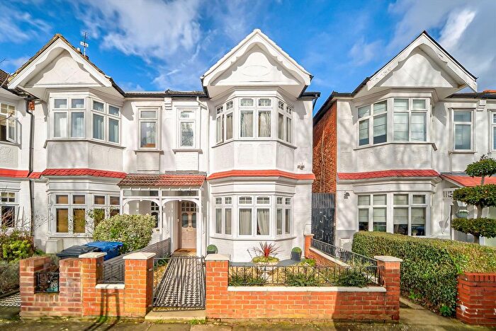 4 Bedroom Property To Rent In Graham Avenue, Ealing, W13