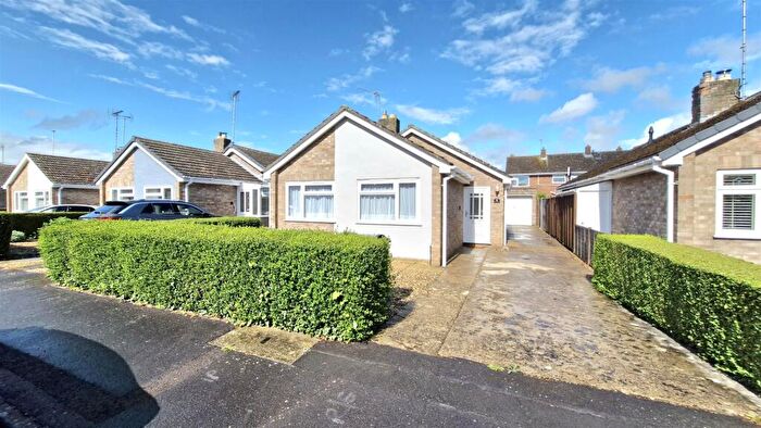 3 Bedroom Detached Bungalow For Sale In Green Walk, Market Deeping, Peterborough, PE6