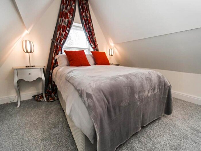 3 Bedroom Flat To Rent In Ninian Road, Roath, Cardiff, CF23