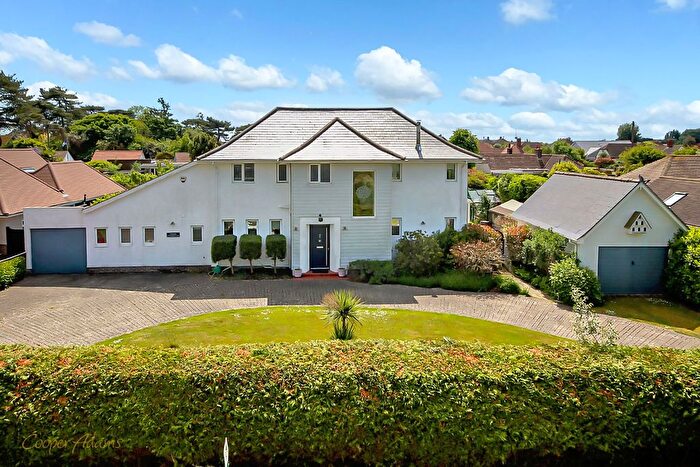 5 Bedroom Detached House For Sale In Ferringham Lane, Ferring, BN12