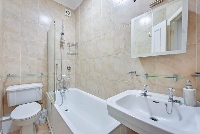 1 Bedroom Flat To Rent In Wandsworth Road, Clapham, SW8