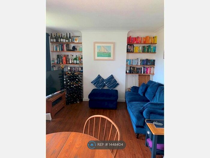 2 Bedroom Flat To Rent In Humphry House, London, SW15