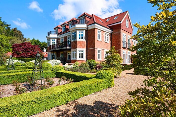 2 Bedroom Apartment For Sale In Flanchford Road, Reigate, RH2