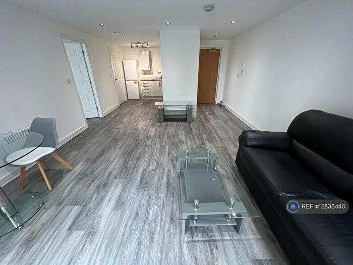 1 Bedroom Flat To Rent In Orange Grove House, Manchester, M14