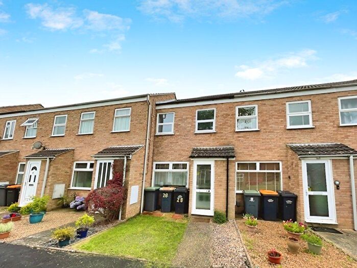 2 Bedroom Detached House To Rent In Crediton Close, MK40