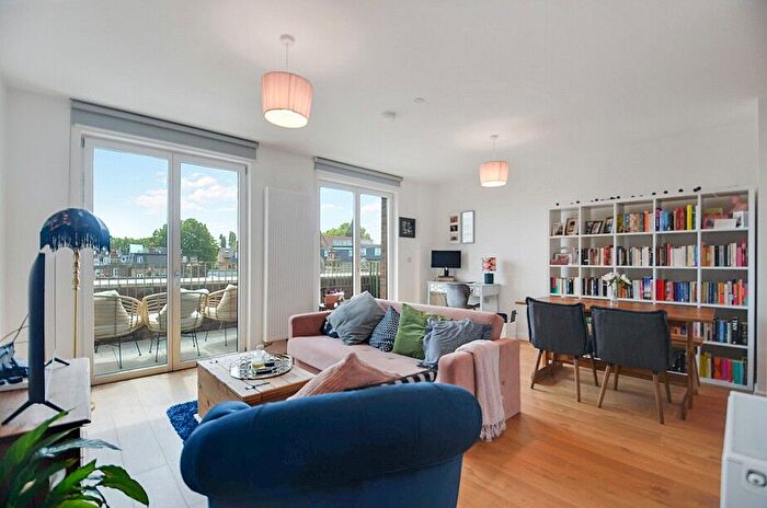 1 Bedroom Flat For Sale In Eckstein Road, London, SW11
