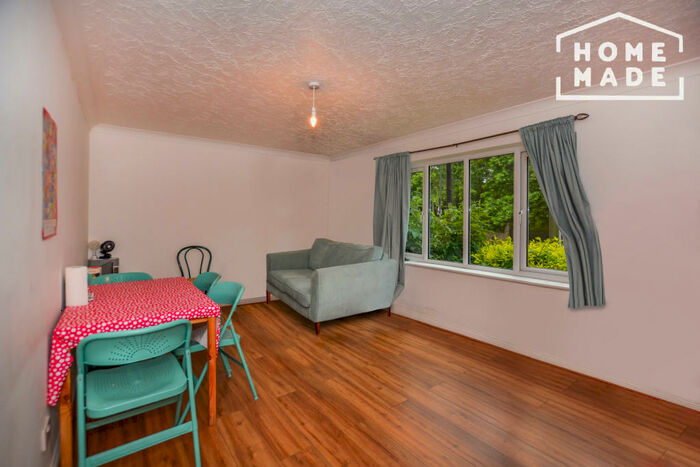 2 Bedroom Flat To Rent In Riddell Court, Bermondsey, SE5