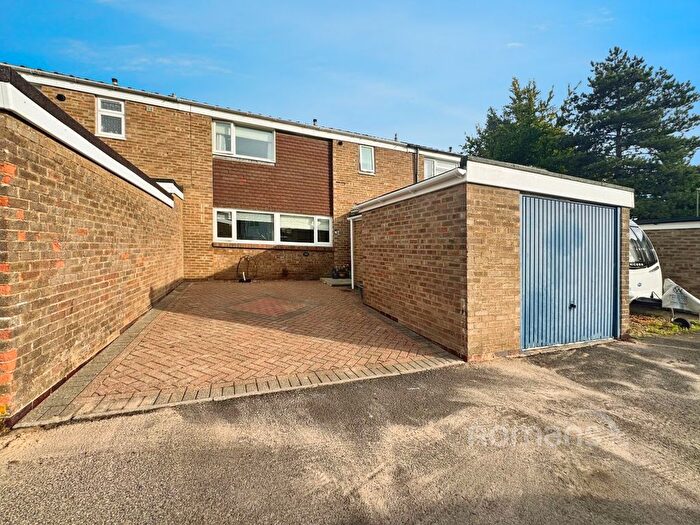 3 Bedroom Terraced House For Sale In Pennine Way, Basingstoke, Hampshire, RG22