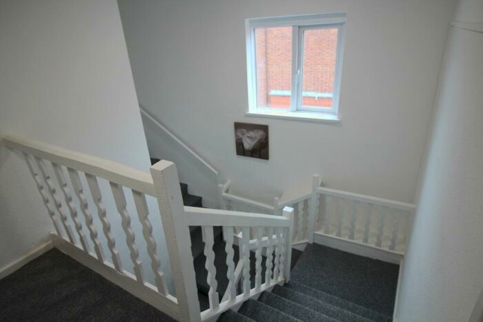 Flat To Rent In High Street, Bromsgrove, Worcestershire, B61