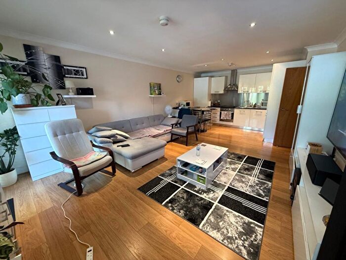 2 Bedroom Flat To Rent In Gladbeck Heights, Enfield, EN2