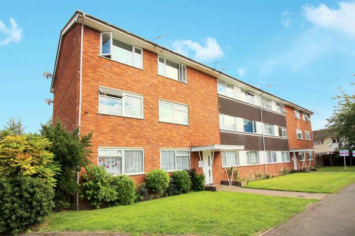 2 Bedroom Flat To Rent In Bishops Walk, Aylesbury, HP21