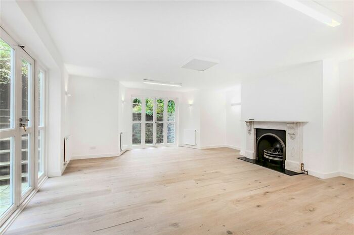 3 Bedroom Flat To Rent In Pembridge Villas, London, W11