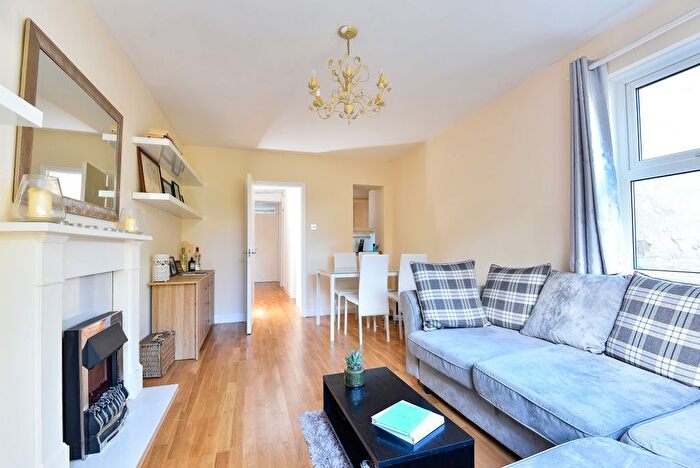 2 Bedroom Flat To Rent In Trinity Road, Tooting, London, SW17