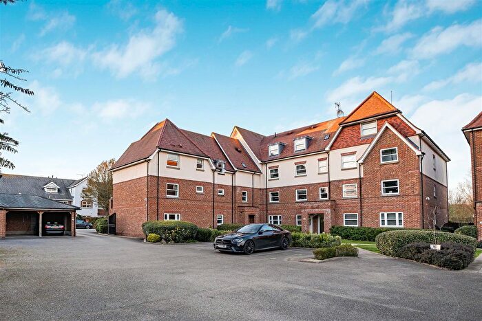 2 Bedroom Flat For Sale In Grosvenor Heights, North Chingford, E4
