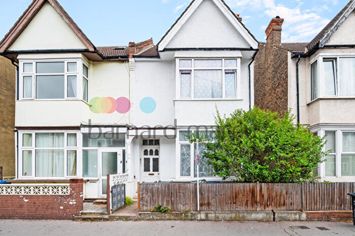 2 Bedroom Apartment To Rent In Melfort Road, Thornton Heath, CR7