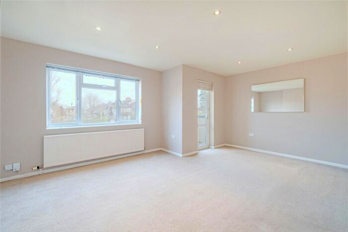 2 Bedroom Flat To Rent In Vines Avenue, Finchley Central, N3