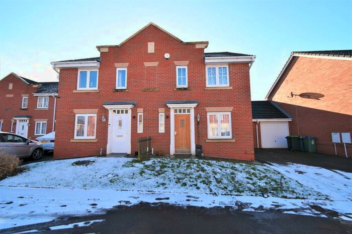 3 Bedroom Semi-Detached House To Rent In Wilson Drive, Tividale, Oldbury, B69