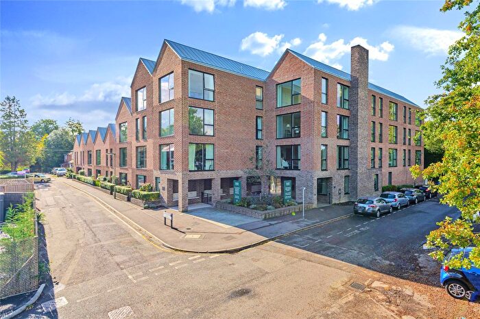 2 Bedroom Flat For Sale In Horsell, Woking, Surrey, GU21